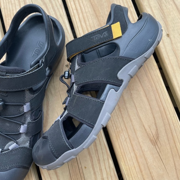 *Like New* Teva Flintwood Sandals - Picture 2 of 3